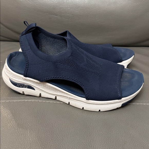 Sketchers ArchFit Navy Blue Open-Toe Sandals size 9 - Picture 2 of 6
